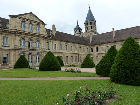 Vivre à Cluny : découvrez les richesses touristiques et le cadre de vie de cette commune de Saône-et-Loire